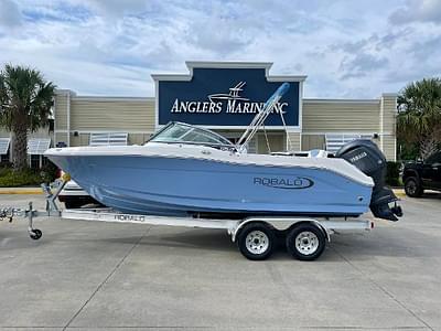BOATZON | Robalo R207 Dual Console 2024
