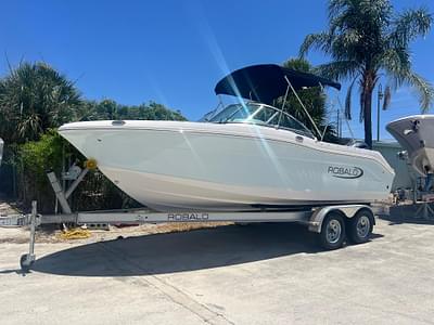 BOATZON | Robalo R207 Dual Console 2024