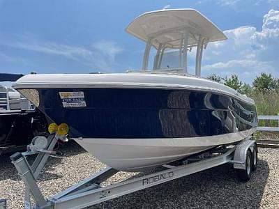 BOATZON | Robalo R222 Center Console 2023