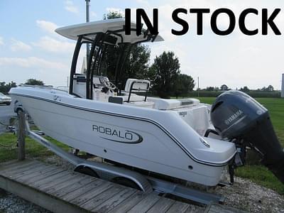 BOATZON | Robalo R222 Center Console 2023