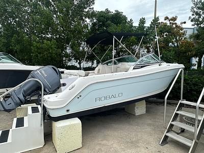 BOATZON | Robalo R227 2015