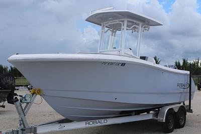 BOATZON | Robalo R230 2023