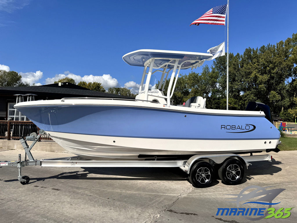 2025 Robalo R230 - Sold Boat