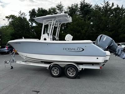 BOATZON | Robalo R230 Center Console 2022