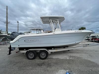 BOATZON | 2019 Robalo R242