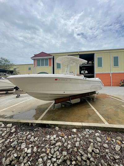 BOATZON | Robalo R242 Center Console 2019