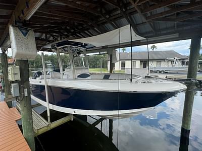 BOATZON | Robalo R242 Center Console 2021