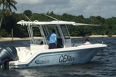 BOATZON | Robalo R272 Center Console 2020