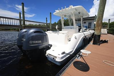 BOATZON | Robalo R272 Center Console 2021