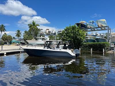 BOATZON | Robalo R302 Center Console 2018