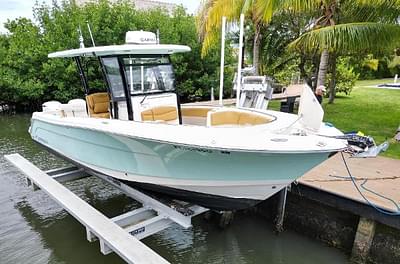 BOATZON | Robalo R302 Center Console 2020