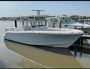 BOATZON | Robalo R302 Center Console 2022