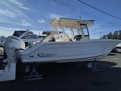 BOATZON | Robalo R302 Center Console 2024