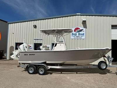 BOATZON | Sea Born LX22 Center Console 2019