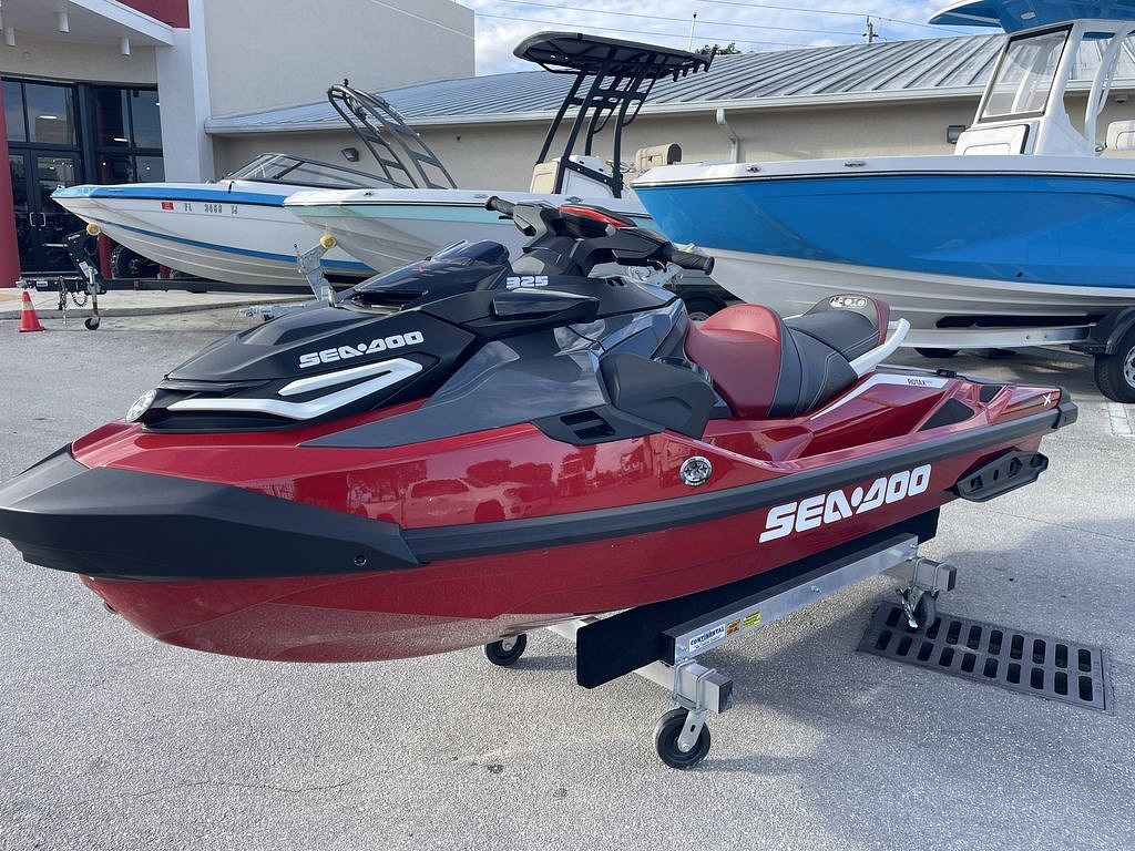 New SeaDoo RXTX 325 Fiery Red Premium 2024 for sale in miami, Florida