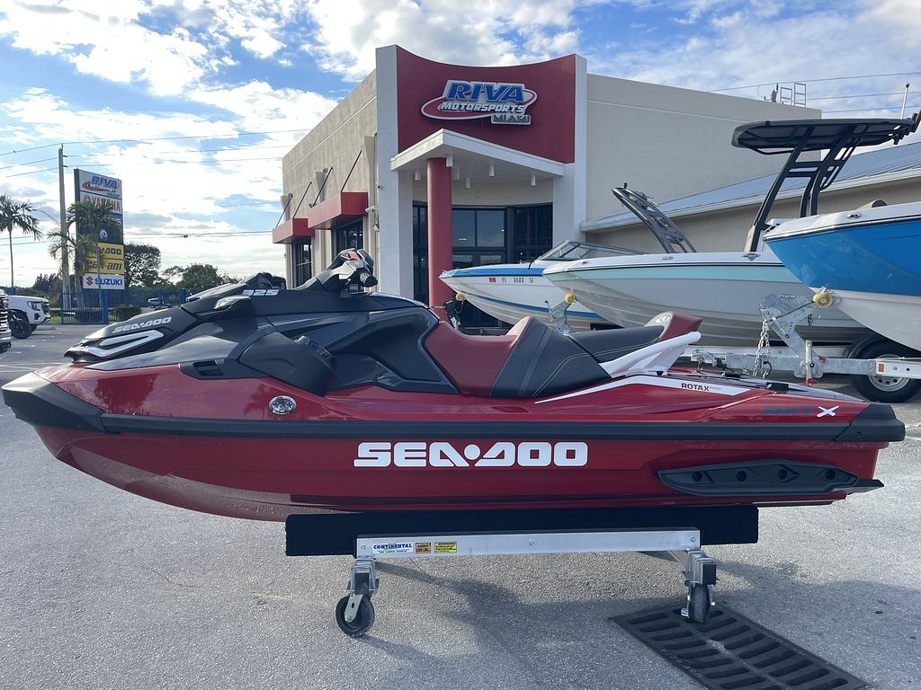 New SeaDoo RXTX 325 Fiery Red Premium 2024 for sale in miami, Florida