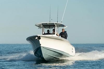 BOATZON | Sea Hunt Gamefish 30 with Coffin Box 2025