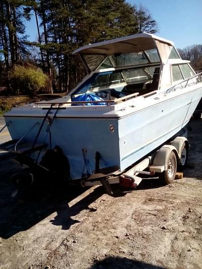 BOATZON | Sea Ray 220 Overnighter Mercruiser v8 1974