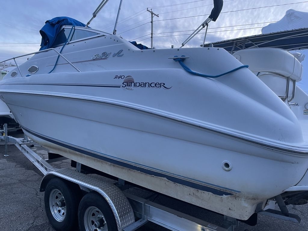 1998 Sea Ray 240 SUNDANCER - Sold Boat
