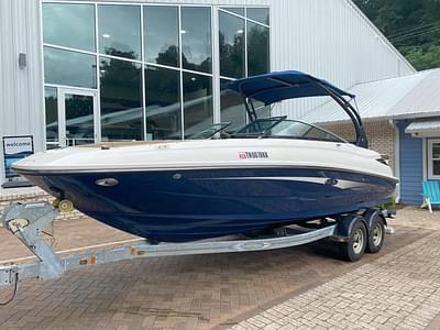 BOATZON | Sea Ray 240 Sundeck 2016