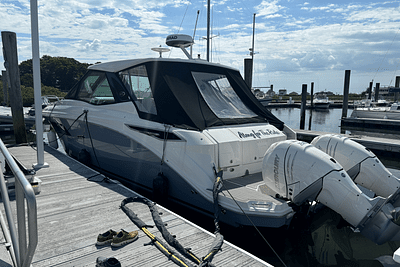 BOATZON | Sea Ray 320 SUNDANCER COUPE 2023