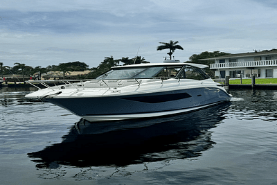 BOATZON | Sea Ray 320 SUNDANCER OUTBOARD COUPE 2023