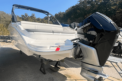 BOATZON | Sea Ray SDX 270 Outboard 2024