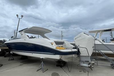 BOATZON | Sea Ray SLX 350 Outboard 2024