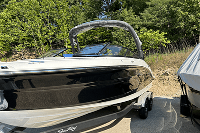 BOATZON | Sea Ray SPX 210 Outboard 2025