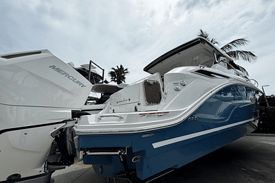 BOATZON | Sea Ray Sundancer 320 Outboard 2025