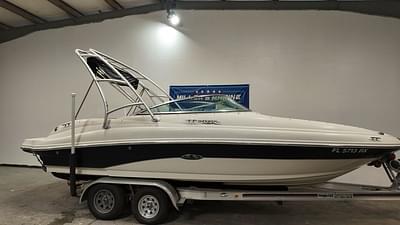 BOATZON | Sea Ray SunDeck 220 2004