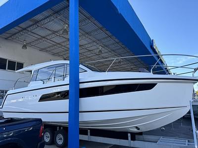 BOATZON | Sealine C335v 2023