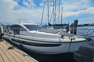 BOATZON | Sealine C335V 2023