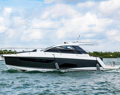 BOATZON | Sealine S330 2016