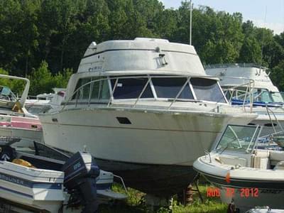 BOATZON | Silverton 31 Sedan Flybridge Twin Chrysler 318 1978