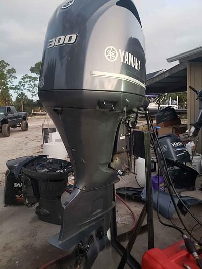 BOATZON | Slightly Used Yamaha 300HP 4-Stroke Outboard Motor Engine