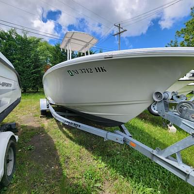 BOATZON | Sportsman Island Reef 19 Center Console 2017