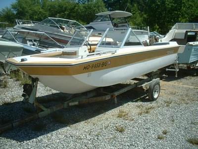 BOATZON | Starcraft Marine 15 Capri TriHull Bow Rider Outboard Hull 1974