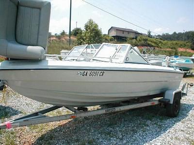 BOATZON | Starline 18 Agressor Bowrider Mercruiser 120 1980