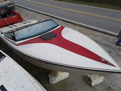 BOATZON | Stingray SVC220 Maxim II Mercruiser cut 1986