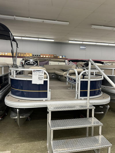 BOATZON | Sun Tracker Bass Buggy 18 DLX 2024