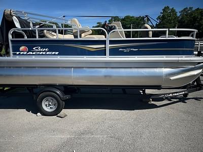 BOATZON | Sun Tracker Bass Buggy 18 DLX 2024