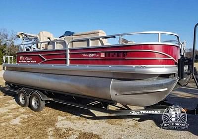 BOATZON | Sun Tracker Fishin Barge 20 DLX