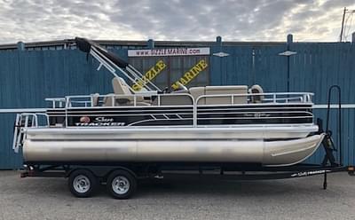 BOATZON | Sun Tracker Fishin Barge 20 DLX 2021
