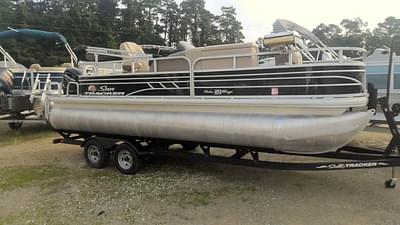 BOATZON | Sun Tracker Fishin Barge 20 DLX 2022