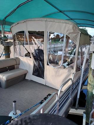 BOATZON | Sun Tracker Fishin Barge 20 DLX 2023