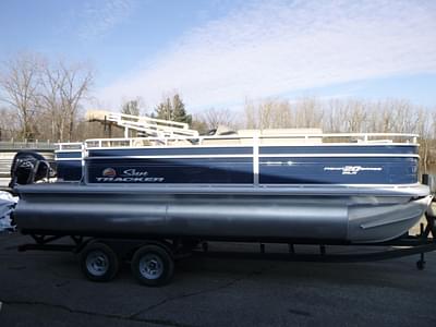 BOATZON | Sun Tracker Fishin Barge 20 DLX 2024