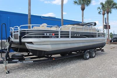 BOATZON | Sun Tracker Fishin Barge 24 DLX 2020