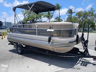 BOATZON | Sun Tracker Party Barge 18 DLX