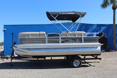 BOATZON | Sun Tracker Party Barge 18 DLX 2023